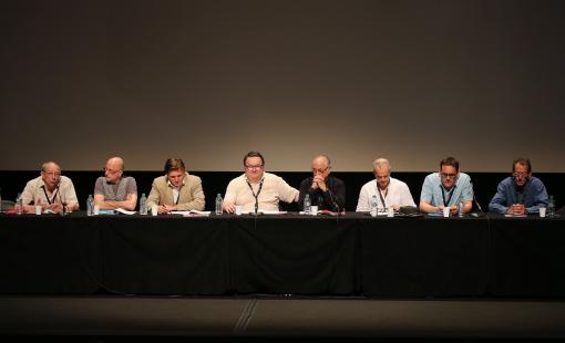 Membres du bureau de l'AFCAE présentant les Rapports de l'Association. © Neilson Barnard/Getty Images